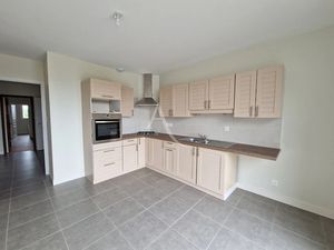 Location appartement 4 pièces 112.62 m² à Doué-en-Anjou (49700)  790 €