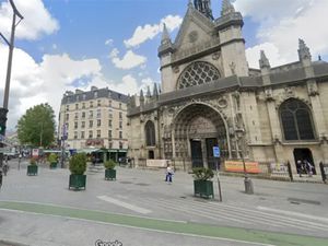 A LOUER 210 m2 - FACE A LA GARE DE L'EST - 40m de facade