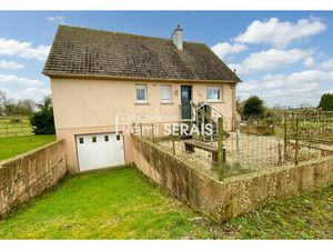 Pavillon et dépendances sur 9 000 m² à vendre