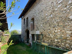 Grange et petite dépendance  le tout à rénover