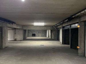 Location Garage box et parking à Vannes (56000) : à louer / 12m² Vannes