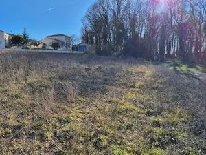 Vente terrain 831 m² à Puymoyen (16400)  73 500 €