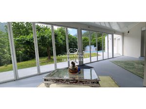 Villa rénovée de plain pied sur 1900 m² de terrain - Puilaure