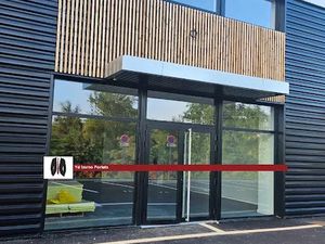 Location locaux professionnels 180 m² à Ayguemorte-les-Graves (33640)  3 000 €