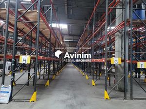 Entrepôt logistique