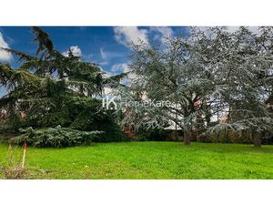 TERRAIN CONSTRUCTIBLE aux multiples possibilités