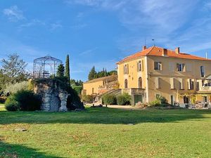 Vente maison 33 pièces 1000 m² à L'Isle-sur-la-Sorgue (84800)  1 430 000 €