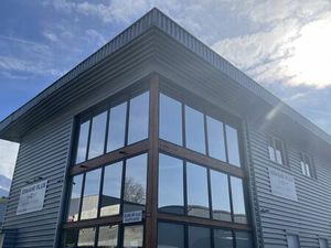 Location commerce 7 pièces 187 m² à Villaz (74370)