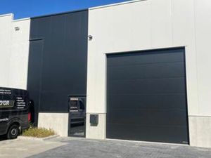 A LOUER - Entrepôt de 239 m² avec bureau - SAINT-GEORGES