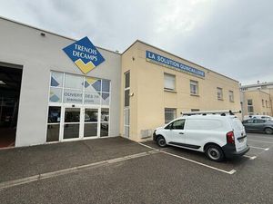 Location commerce 967 m² à Lyon 7 (69007)