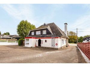 WONING MET 9 KAMERS en 9 BADKAMERS