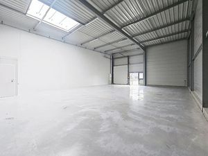 Location locaux professionnels 159 m² à Oissel (76350)  1 078 €