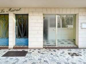 Location locaux professionnels 38 m² à Bollene (84500)  365 €