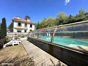 Maison 11 pièces 252 m²