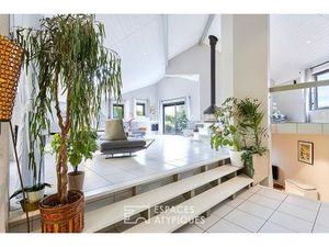 Maison d'architecte avec vue lac et montagnes