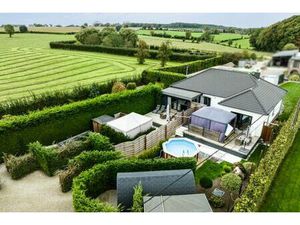 Luxueuse villa avec espace wellness et piscines!