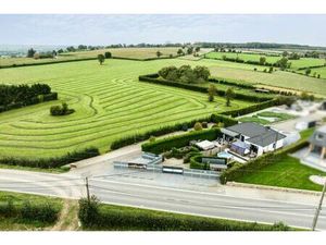 Luxueuse villa avec espace wellness et piscines!