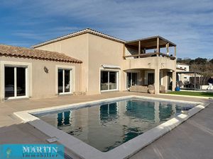 VILLA 4 faces  10 PIECES DANS UNCADRE EXCEPTIONNEL