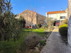 Vente locaux professionnels 240 m² à Talmont-Saint-Hilaire (85440)  300 900 €