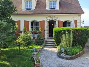 Darvault  belle maison traditionnelle.