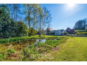Ancien moulin à eau devenu ensemble immobilier avec jardin et dépendance