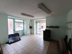 Vente locaux professionnels 25.51 m² à Confolens (16500)  25 900 €