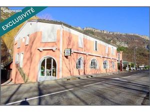 Immeuble 350 m² ENTRAGES