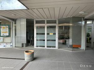 Commerce ou bureau à louer de 69 m2 au Centre Emeraude
