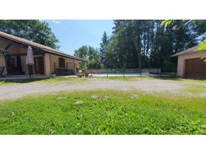 Maison de plain-pied de 192 m2 avec T2 et piscine