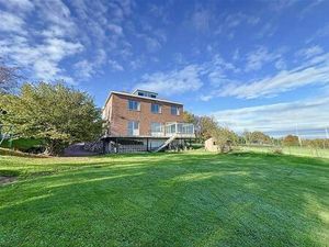 VENDU ! : Possibilité de division en 2 unités de logement.