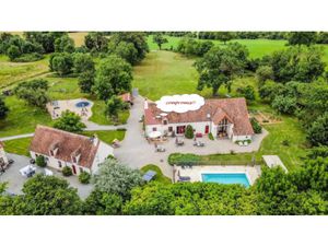 Vente propriété 14 pièces 400 m² à Rezay (18170)  579 000 €