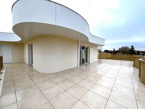 Location meublée appartement 5 pièces 108 m² à Chartres (28000)  1 890 €