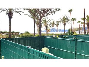 Studio de 28 m2 face à la plage avec terrasse et jardinet