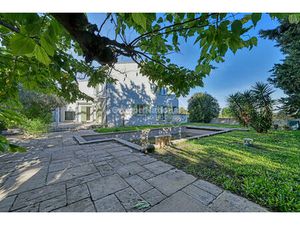 Grande maison familiale de 270 m² avec piscine - Bernis