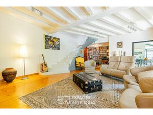 Spacieuse maison familiale de style charentais dans un parc arboré