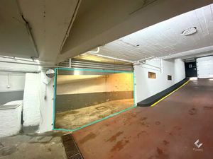 IN OPTIE: Opslagruimte met elektrische poort in hartje Antwerpen!