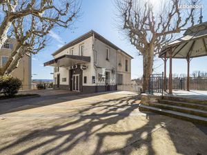 Local 128 m² Sainte-Tulle