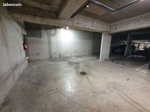 Parking sécurisé 1er SS 141 av de Clichy