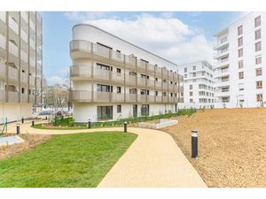 Location appartement 4 pièces 83 m² à Champs-sur-Marne (77420)  1 461 €
