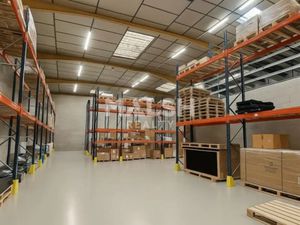 Local d'Activités à IRIGNY - A LOUER - 840 m² - Forte visibilité  idéal négoce