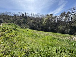 RARE- A VENDRE TERRAIN 1209 m2 à Opio à 409 000 EUR entièremen