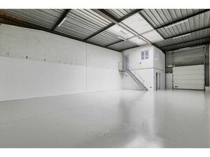 Location local d'activités ST OUEN L'AUMONE 1 685 m²