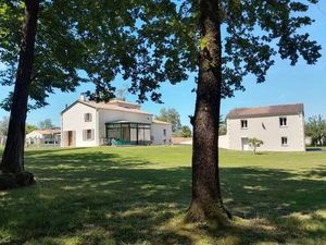 Maison de luxe 5 chambres en vente à Mouthiers-sur-Boëme  Nouvelle-Aquitaine