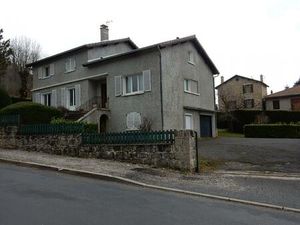 Saint-Julien-Chapteuil 43260 maison traditionnelle de 1972 sur deux niveaux élevés sur sou