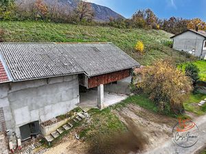 Grange à rénover sur grand terrain