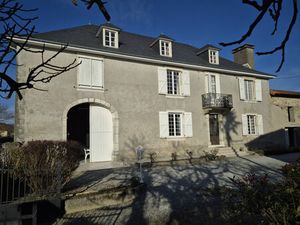 Vente maison 10 pièces 281m2 Narp 64190 - 450000 € - Surface Privée