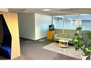 Location bureau 350m2 Six-Fours-les-Plages 83140 - 4140 € - Surface Privée