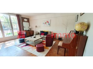 V100 - LOCATION MEUBLEE SIX PIECES AVEC BOX / TERRASSE DE 7