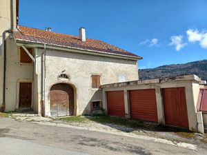 SEPTMONCEL : Maison avec double garage