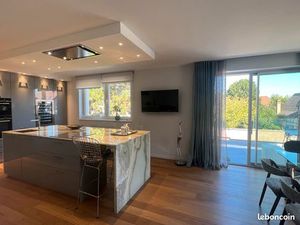 Mundolsheim : maison au coeur du village. Prestations et équipements exceptionnels / 8 piè